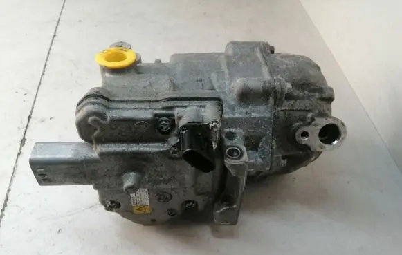 Toyota Auris E180 Air conditioning (A/C) compressor (pump) 0422001031