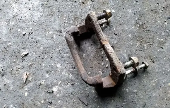 Toyota Yaris Front Brake Caliper Pad/Carrier 