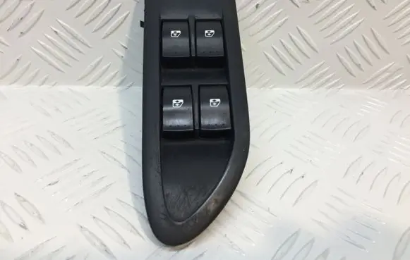 Renault Laguna II Electric window control switch 8200397302