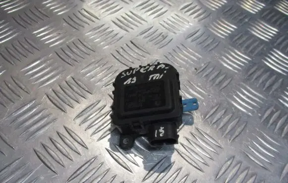 Skoda Superb B5 (3U) Central body control module 8D8202511E
