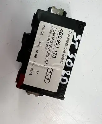 Audi A4 S4 B5 8D Other control units/modules 4B0951173