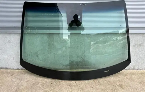 Hyundai Tucson TL Front windscreen/windshield window 