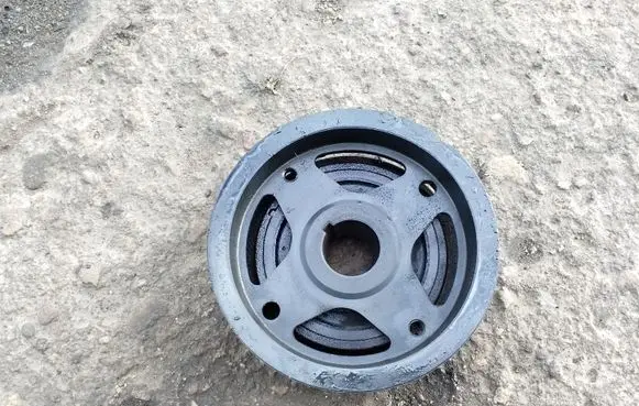 Mazda 323 Fuel pump gear (pulley) 