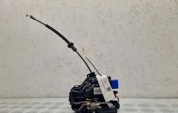Skoda Octavia Mk2 (1Z) Front door lock 3D1837016