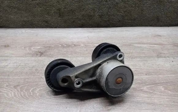 Volvo S60 Generator/alternator belt tensioner 
