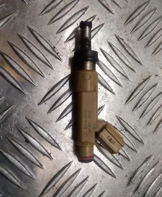 Toyota Prius (XW30) Fuel injector 2325001030 130033003