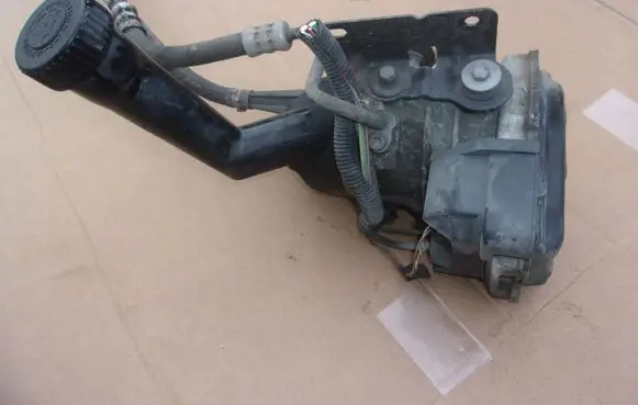 Citroen C4 I Picasso Power steering pump mounting bracket 9681594680