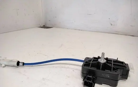 Fuel tank cap lock