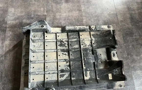 Hyundai Tucson TL Center/middle under tray cover 84147D7500