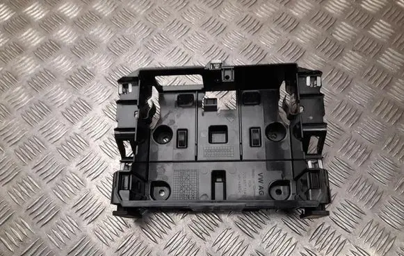 Man TGE 1gen Radio/GPS head unit trim 7C0857114D