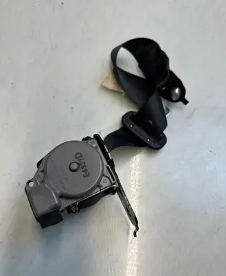 Infiniti Q50 Rear seatbelt 