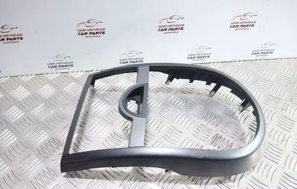 KIA Soul Radio/GPS head unit trim 847402K100