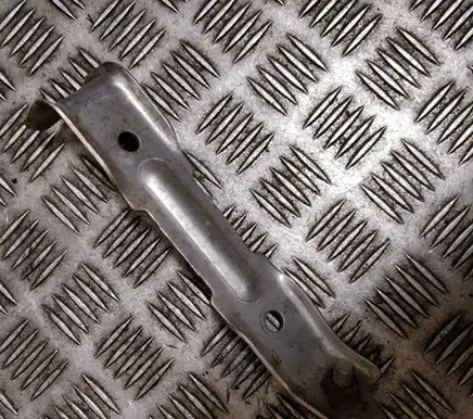 Toyota C-HR I Engine mounting bracket