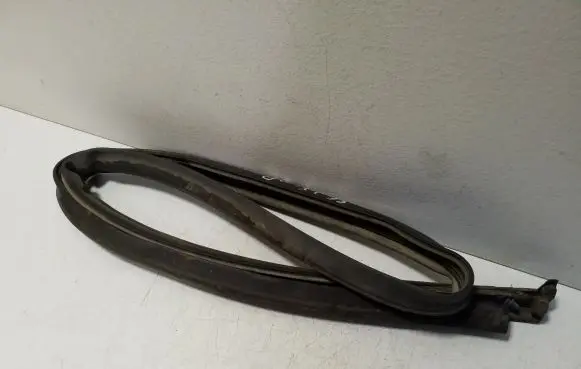 Audi e-tron Front door rubber seal 4KE833178B