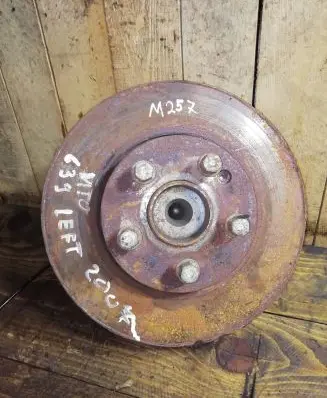 Mercedes-Benz Vito Viano W639 Front wheel hub