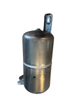 Vacuum air tank