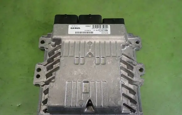 Volvo V70 Engine control unit/module ECU 31355712S180134103
