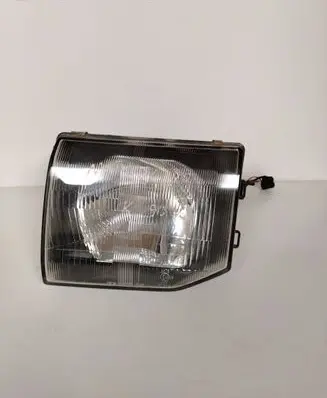 Mitsubishi Pajero Headlight/headlamp 11037751