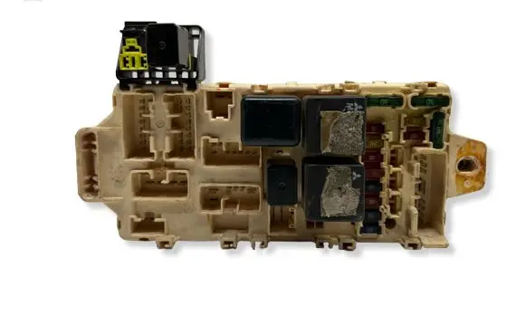 Mitsubishi Pajero Fuse module MR445952