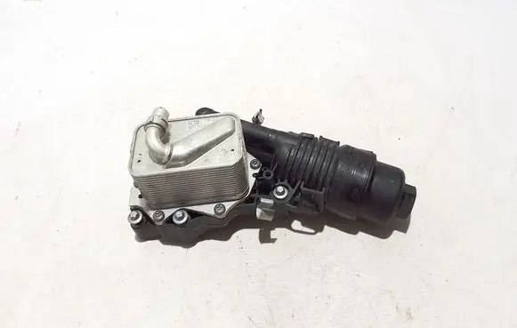 BMW 1 F40 Oil filter mounting bracket 8649177