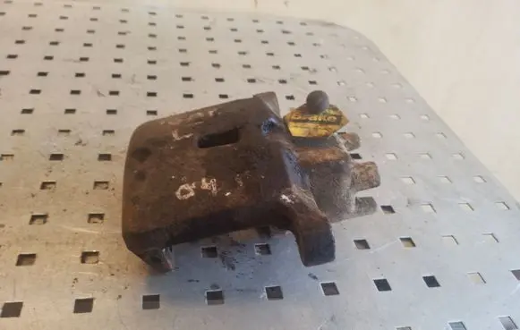 Mitsubishi Pajero Rear brake caliper