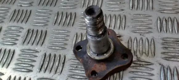 Nissan Micra Stub axle 