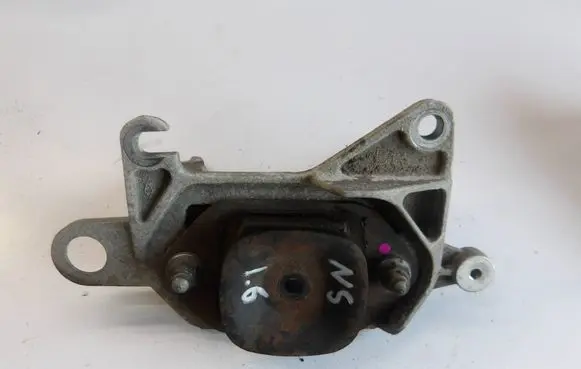 Engine mount bracket