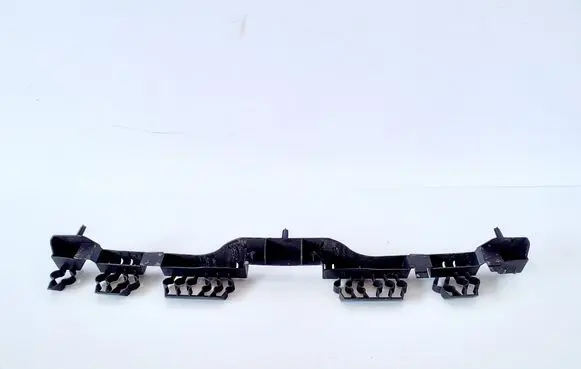 Rear bumper mounting bracket