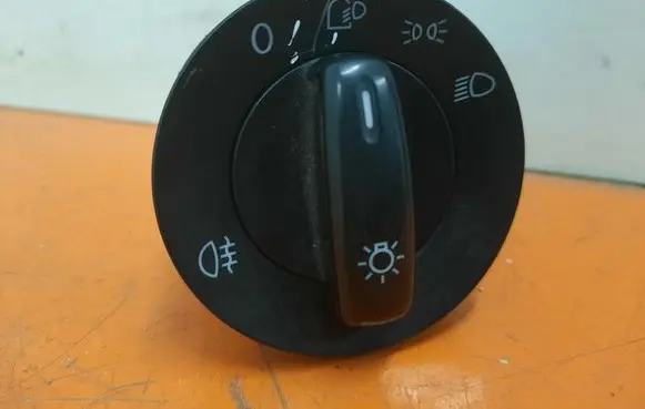 Volkswagen PASSAT B6 Light switch 1K0941431M