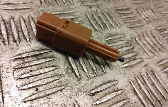 Nissan Juke II F16 Brake pedal sensor switch