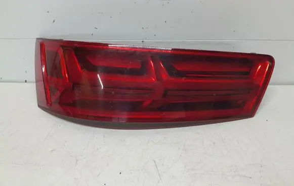 Tailgate rear/tail lights