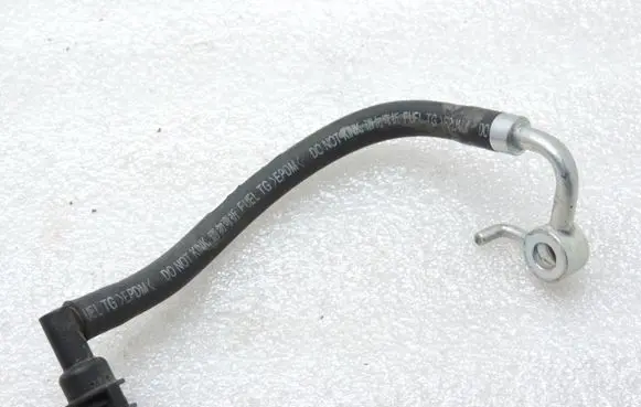 Toyota Avensis T250 Fuel injector supply line/pipe 2390126010