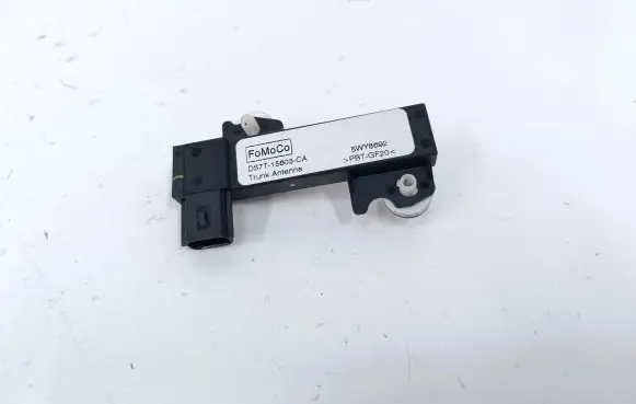Ford Fusion II Aerial antenna amplifier DS7T15603CA 5WY8692