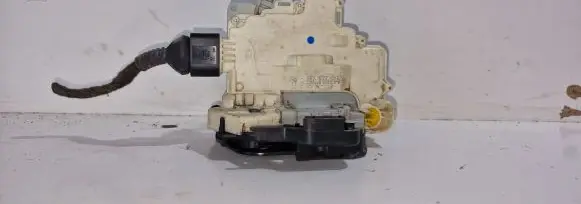 Audi A4 S4 B7 8E 8H Front door lock 8E1837015AA