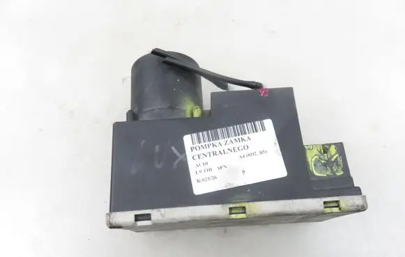 Audi A4 S4 B5 8D Central locking vacuum pump 8L0862257H