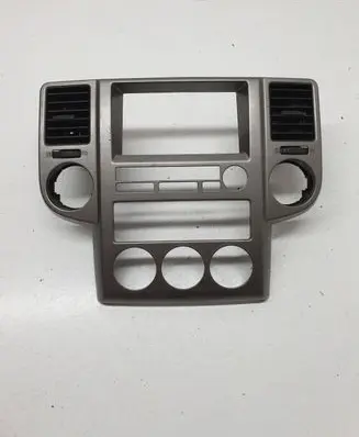 Nissan X-Trail T30 Radio/GPS head unit trim 68260EQ000