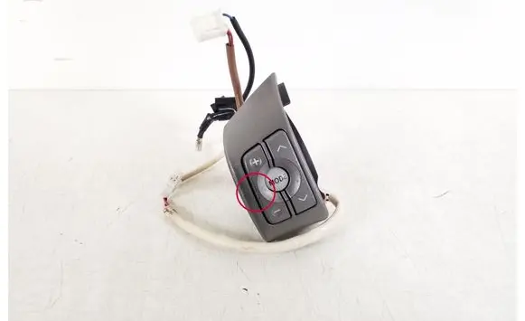 Toyota RAV 4 (XA30) Steering wheel buttons/switches 84247-42030