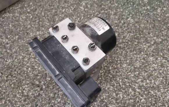 Mercedes-Benz CLK A209 C209 ABS Pump A2095452932 A0054310712