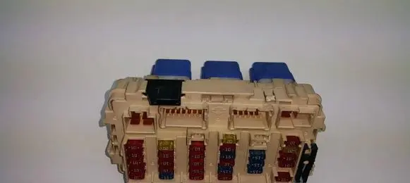 Nissan X-Trail T30 Fuse module