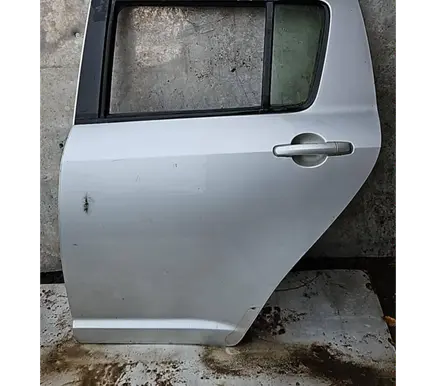 Suzuki Swift I Rear door