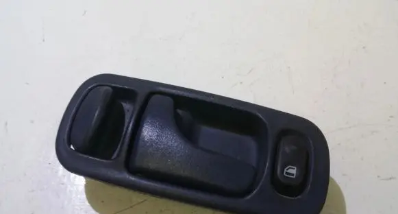 Nissan Primera Electric window control switch