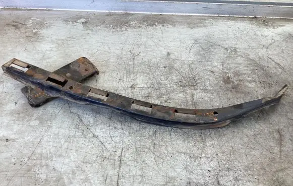 Headlight/headlamp mounting bracket