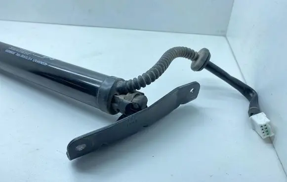 Subaru Forester SK Tailgate/trunk strut/damper 63320SJ010 20190119A