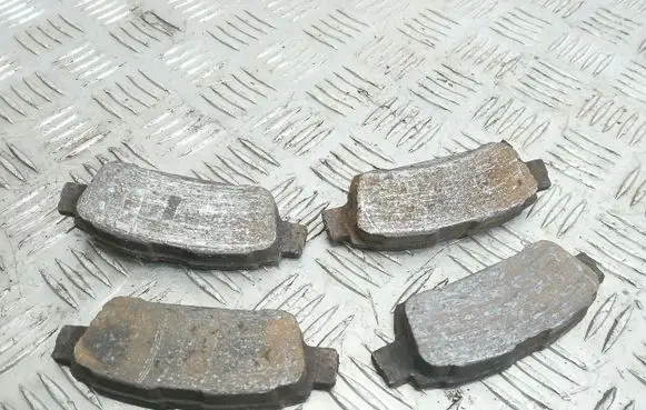 Toyota Avensis Verso Brake pads (rear) 