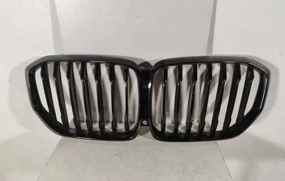 BMW X5 G05 Front bumper upper radiator grill