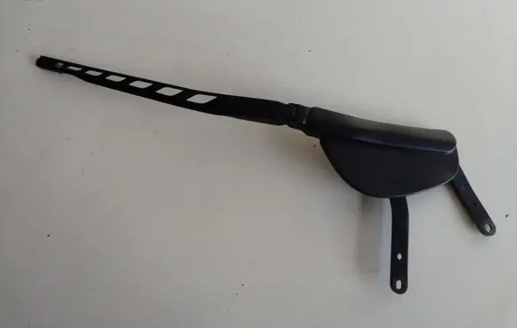 Front wiper blade arm