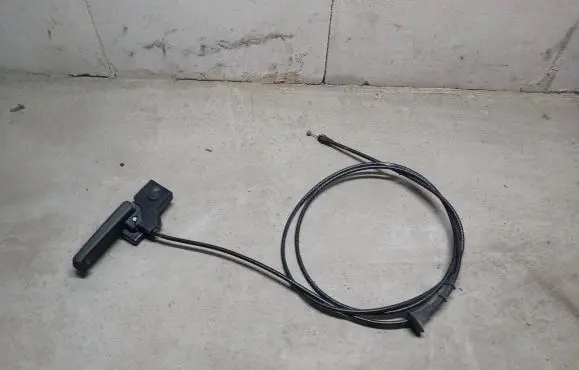 Chevrolet Volt I Engine bonnet (hood) release handle