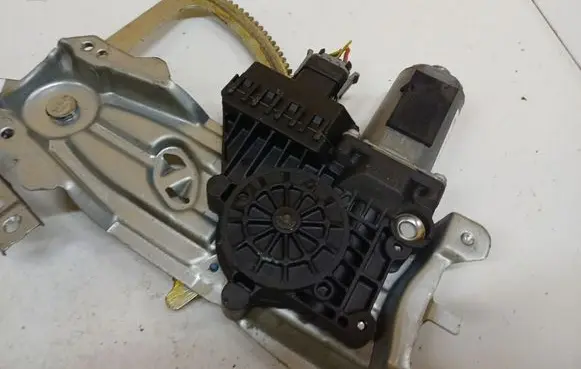 Opel Astra H Front door window regulator motor