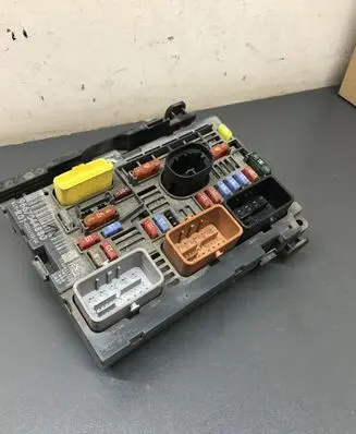 Citroen C4 I Picasso Fuse module