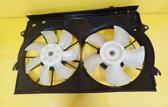 Toyota Corolla Verso AR10 Electric radiator cooling fan 